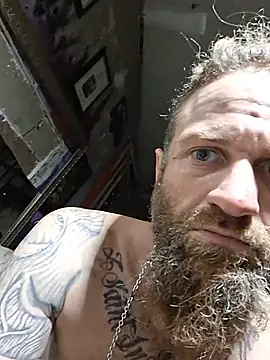 Chatroom XXX en direct de bearded_cross