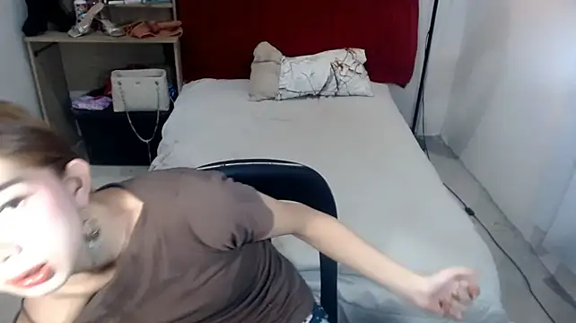 Chatroom XXX en direct de hugecockpaula