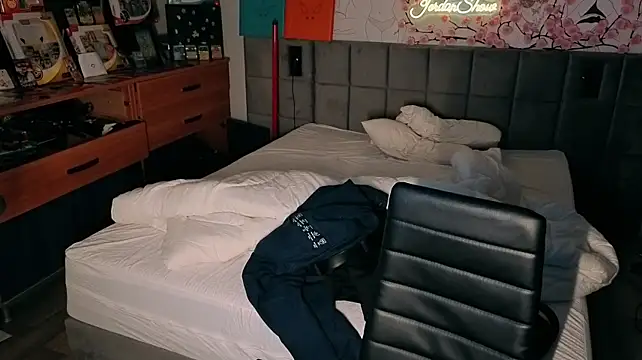 JordanShow: απευθείας συνομιλία ΧΧΧ