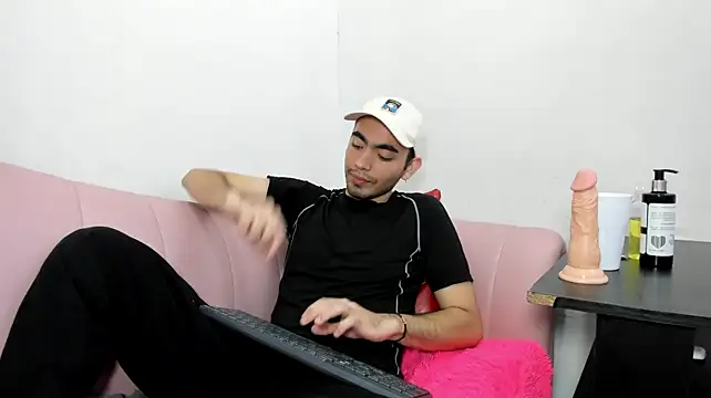 Chat +18 de Pollenboyxxx ao vivo