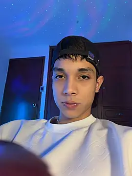 צ'אט XXX בשידור חי של RoughDiamond_