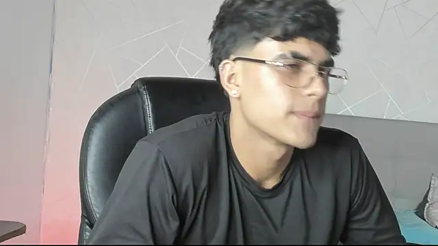 Toji_ferrer Chat XXX in diretta