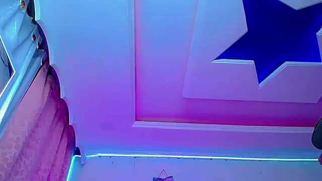 Chat +18 de NahomiCamper ao vivo