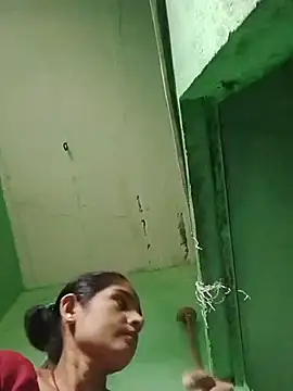 Rinee_iohtuh2 élő XXX-chatje