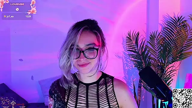 Emmi_Roberts élő XXX-chatje