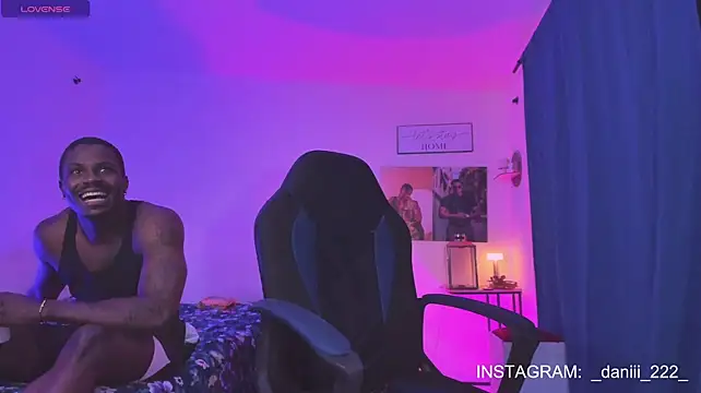 Ethantravis22 Chat XXX in diretta