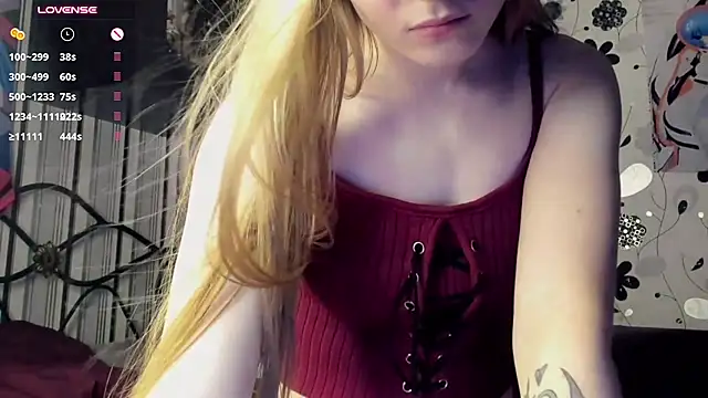 LynHillaire élő XXX-chatje