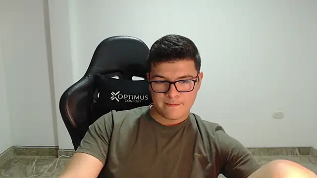 Plug_Control Live XXX-chat