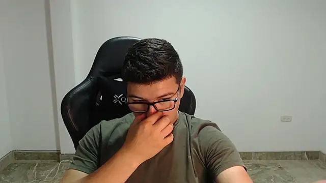 Plug_Control's Live XXX Chat