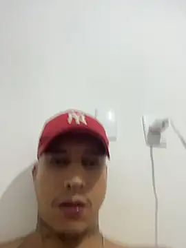 Ttinho Chat XXX live