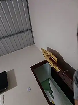 הופעת וובקאם של LauraMontaii