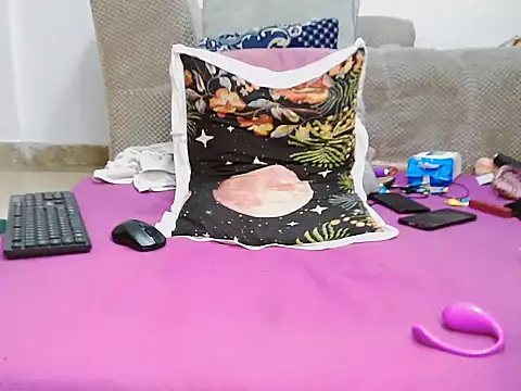 Sweet_bella2 élő XXX-chatje