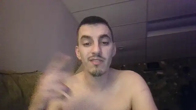 luverrboyy's Live XXX Chat