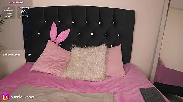 Chatroom XXX en direct de Bunnievamp