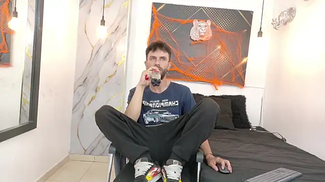 XXX chat uživo modela KingOfTemptation