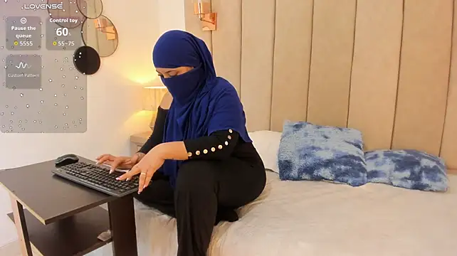 MalikaStar_ élő XXX-chatje