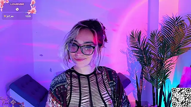 Emmi_Roberts élő XXX-chatje