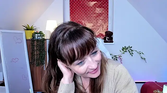 naughtymilane élő XXX-chatje
