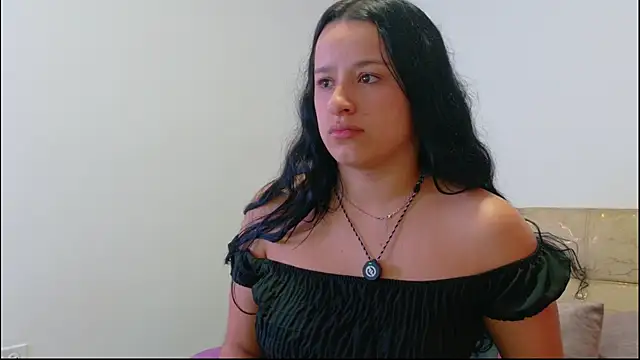 Chat +18 de Miia_bella ao vivo