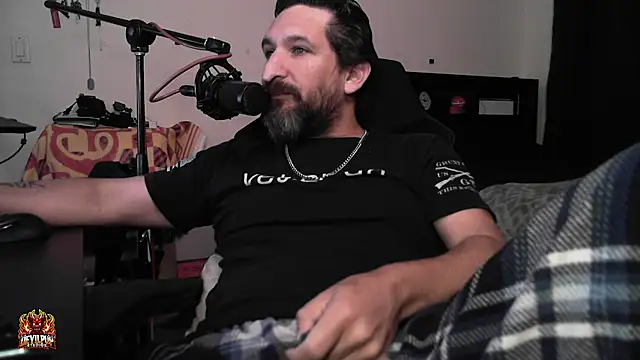 Czat XXX na żywo – DevilPup75_