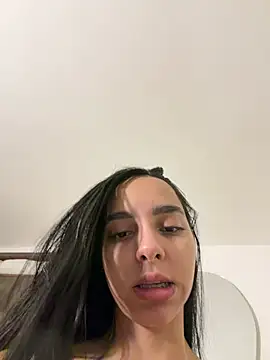 Chat +18 de ValentinaMilanX_ ao vivo