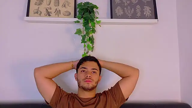 TylerWest_ élő XXX-chatje