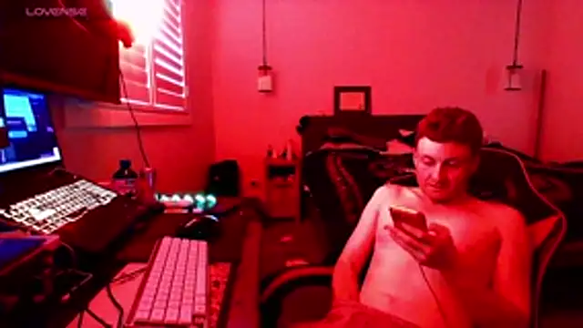 OFFICAL_DICKEDDOWNUNDER's Live XXX Chat