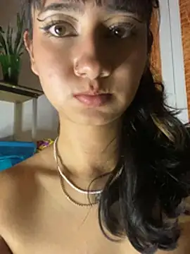 Ca-tmila's Live XXX Chat