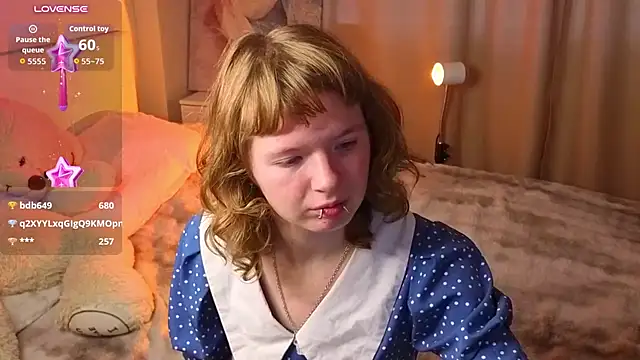 VioletDesiree élő XXX-chatje