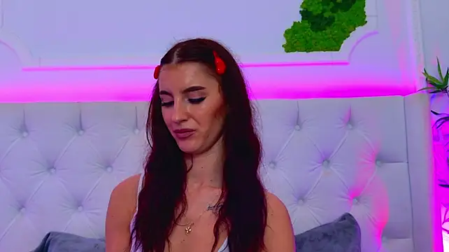 ElisaCharm's Live XXX Chat