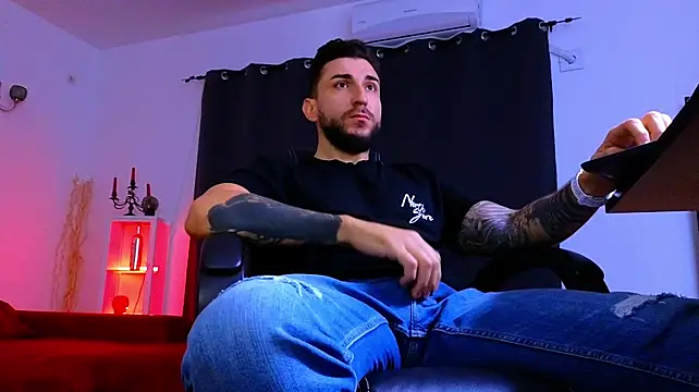 MightyAaron66 live XXX chat
