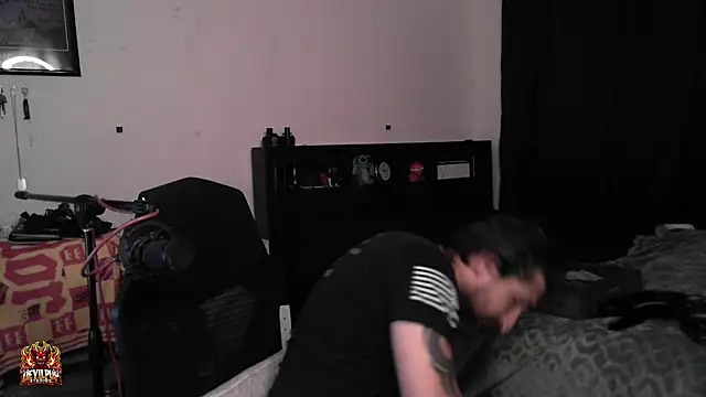 DevilPup75_ Chat XXX in diretta