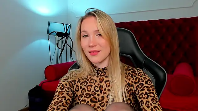 ElaraVoltage Adlı Modelin Canlı XXX Sohbeti