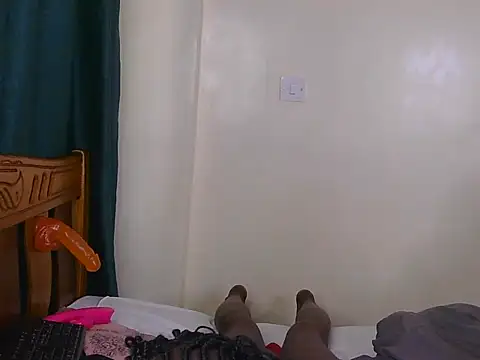 XXX chat uživo modela petite_cee