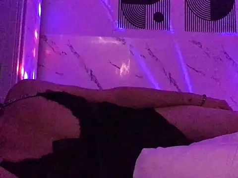XXX chat uživo modela monella90