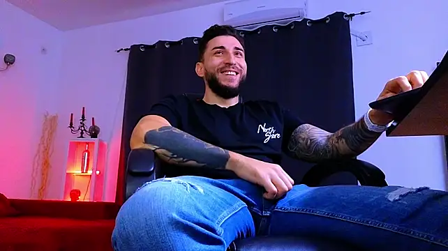 MightyAaron66 Live XXX-chat