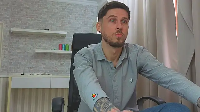 Chat XXX en directo de JonahShaw