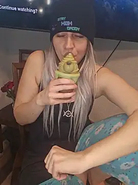 ScarletsWeb Adlı Modelin Canlı XXX Sohbeti
