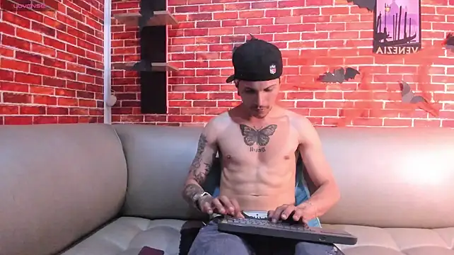 Valentino_knox1n Webbikameraesitys