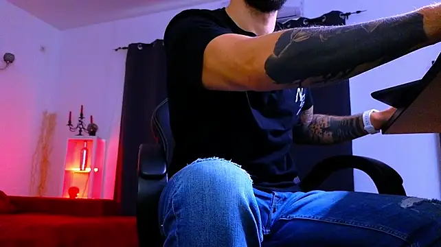 Czat XXX na żywo – MightyAaron66