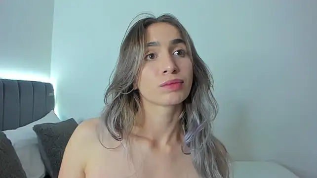 im_sarah34's Live XXX Chat