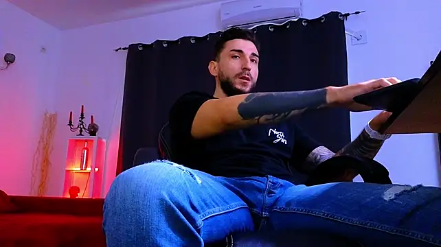 MightyAaron66 – Naživo XXX chat
