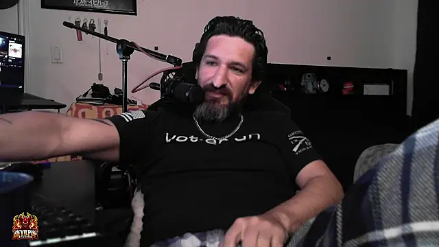 Chat +18 de DevilPup75_ ao vivo