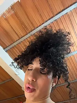 צ'אט XXX בשידור חי של Miily_0