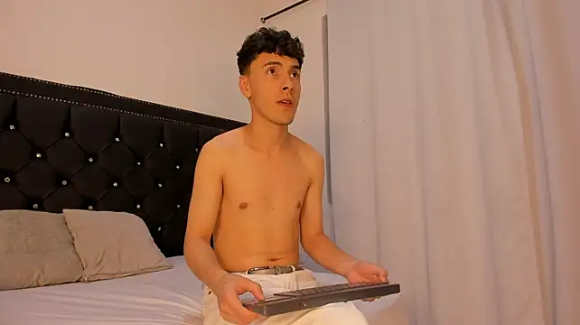 MaxLeonsn Live XXX chat