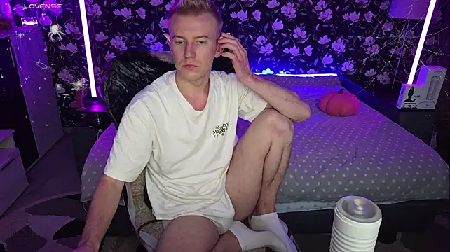 Vuittonn Live XXX chat