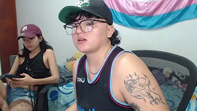 Nobu_and_hachii Show in webcam