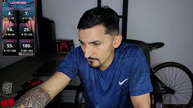 Marck_Muscle élő XXX-chatje