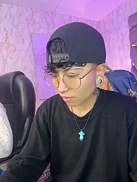 ian_mathias_'s Live XXX Chat