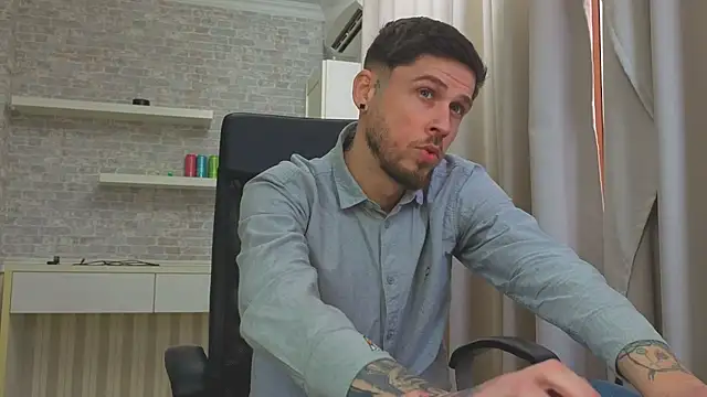 Chatroom XXX en direct de JonahShaw
